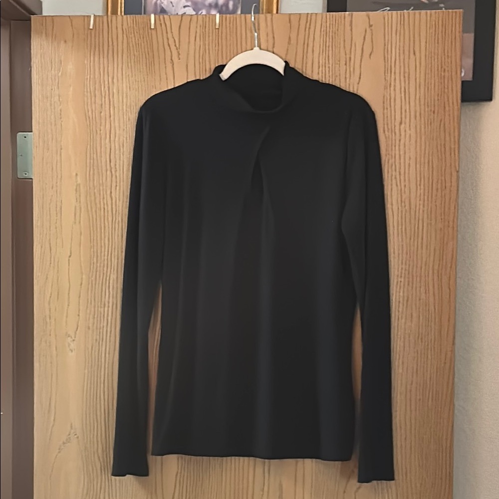 Doe & Rae Black Keyhole Cutout Top